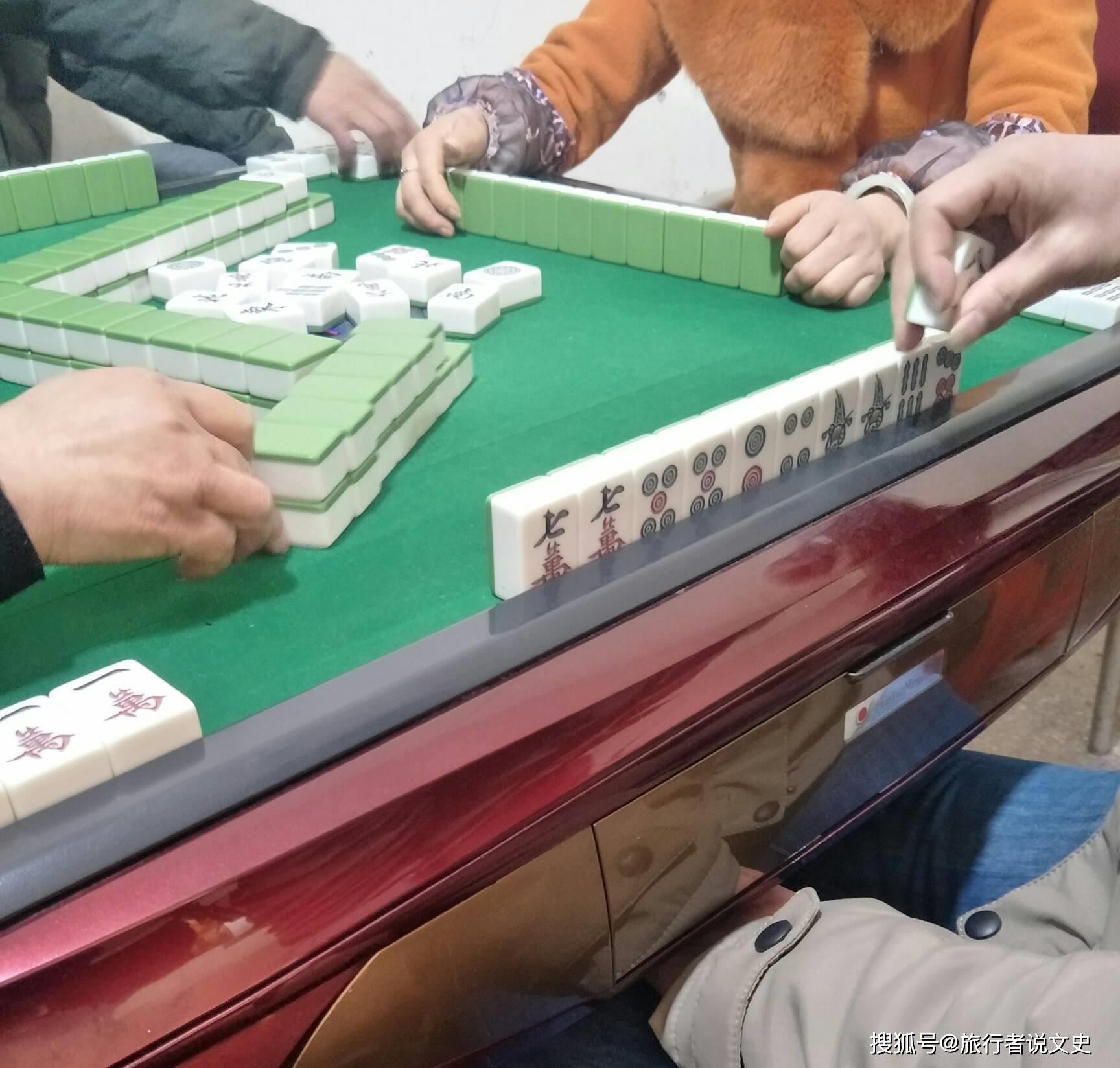 懂东北的烟火，才懂东北牌的深意——解锁东北人夜生活里的牌桌乐趣